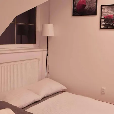 Entire 2nd Floor Of With 3bedroom With Large Garden,bbq,pool,sauna,free Parking Chata Popovičky