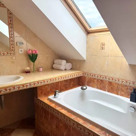 Chata Entire 2nd Floor Of With 3bedroom With Large Garden,bbq,pool,sauna,free Parking Popovičky