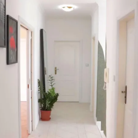 Entire 2nd Floor Of With 3bedroom With Large Garden,bbq,pool,sauna,free Parking Chata Popovičky