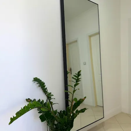 Entire 2nd Floor Of With 3bedroom With Large Garden,bbq,pool,sauna,free Parking Chata